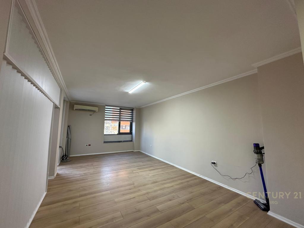 🏢 Office for Rent in the Center – Opposite the Parliament!