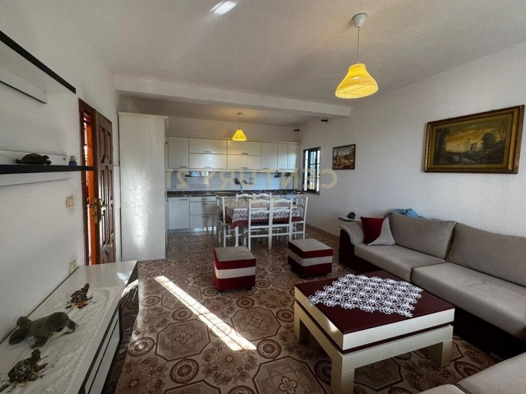 JEPET ME QERA PAS KOMPLEKSIT ALUNA, APARTAMENT 2+1 DHE ME PARKIM.