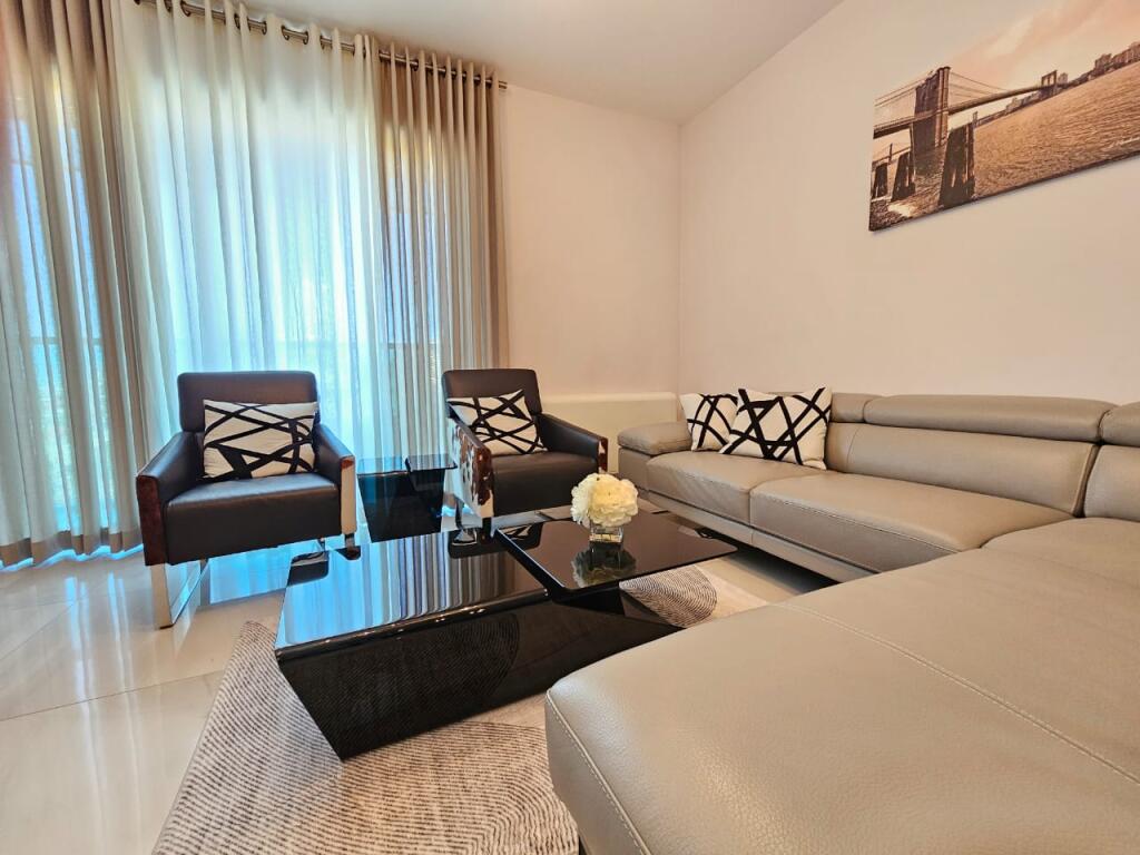 Jepet me qira Apartament 2+1 + Post Parkimi 📍 Kompleksi Ambasador 3!