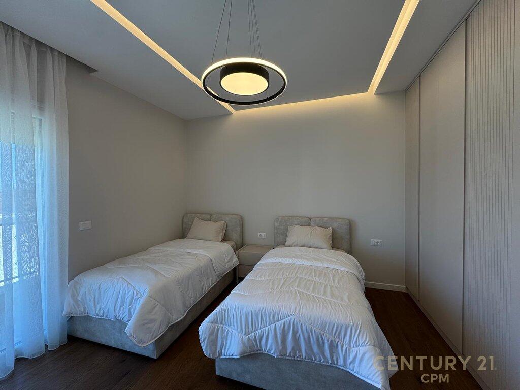 🏡 VILLA MODERNA SU 3 PIANI IN AFFITTO – COLLINA VERDE, VICINO A TEG