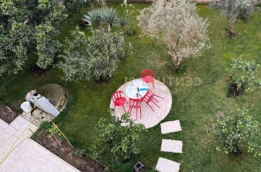JEPET APARTAMENT 2+1 ME POST PARKIMI ME QIRA NE YZBERISH