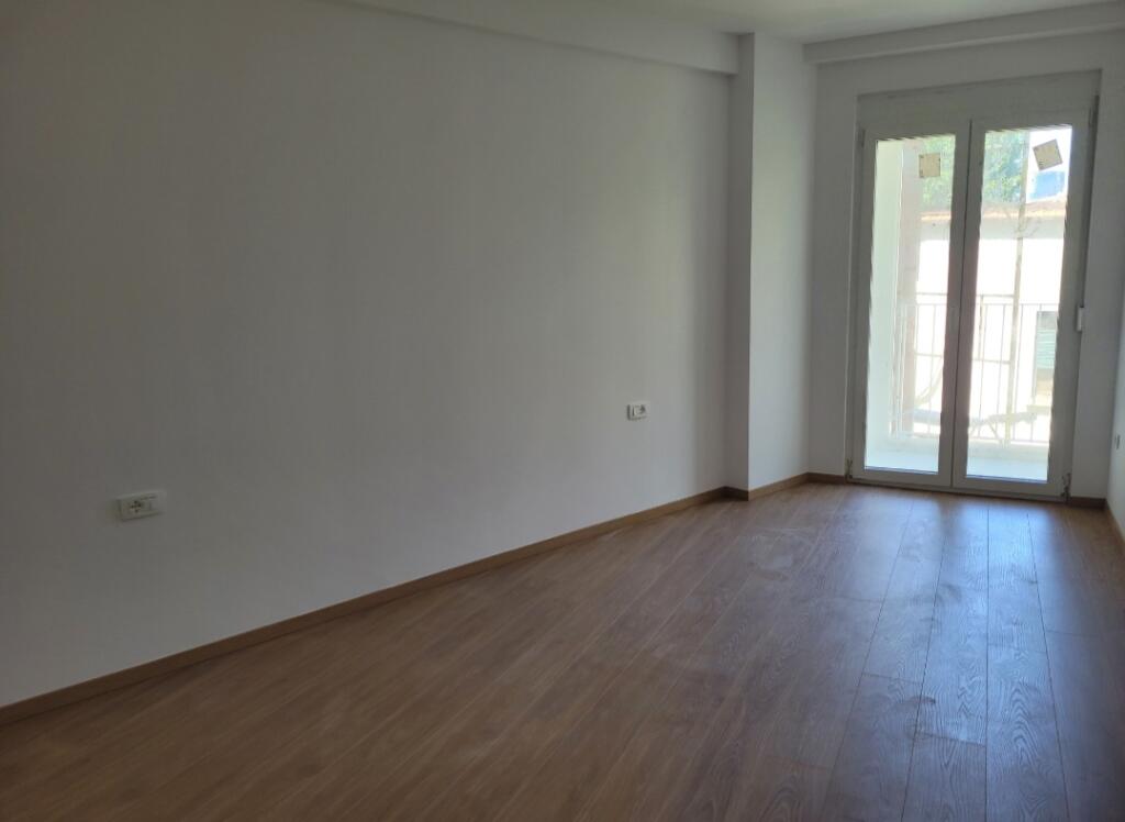 Jepet  me qera apartament  2+1+2 +parkim(  Stadiumi  Air Albania  