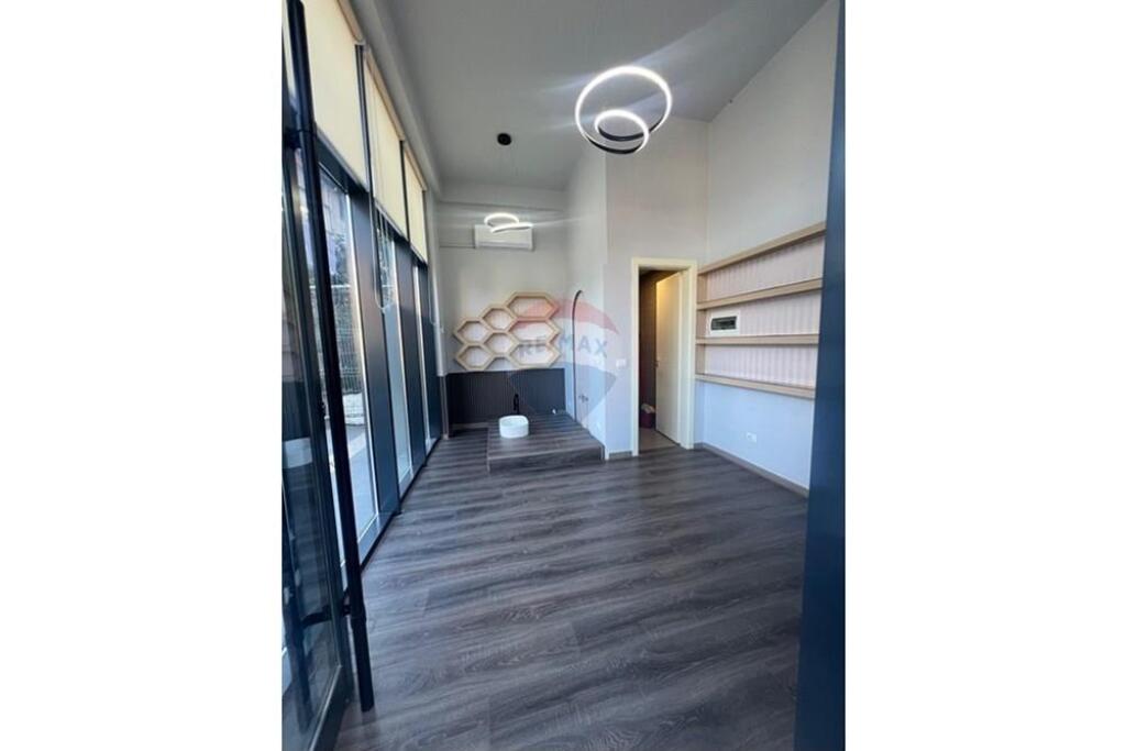Shop for Rent on Barrikadave Street!