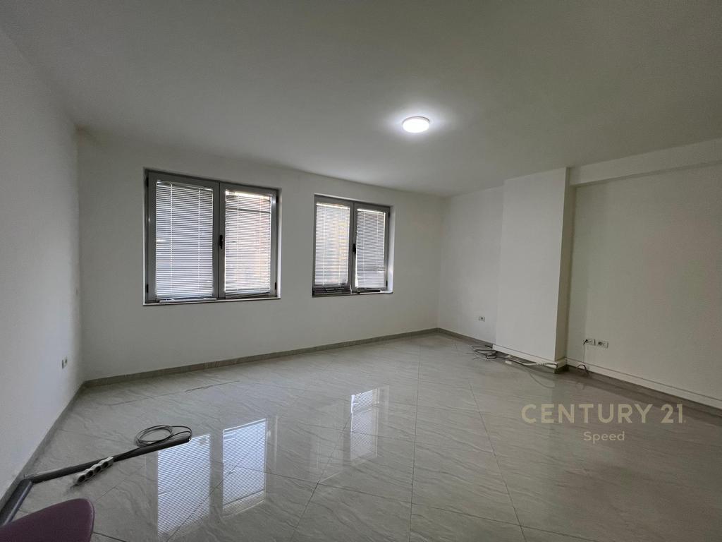 🏢 Business Premises for Rent – at 9-Katëshet, Barrikadave Street