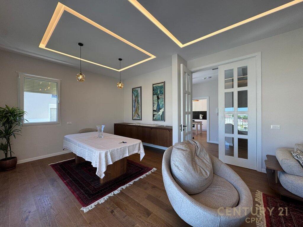 🏡 VILLA MODERNA SU 3 PIANI IN AFFITTO – COLLINA VERDE, VICINO A TEG