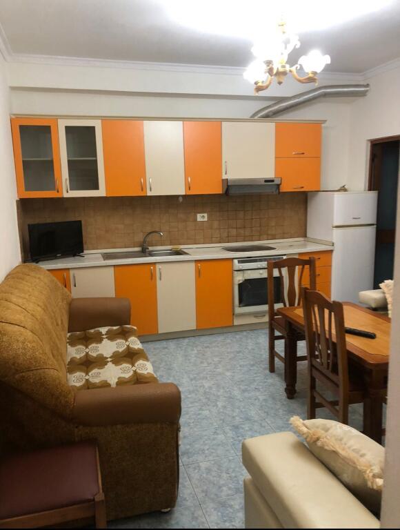 🏢Ne zonen e Rr.Dibres,prane Fakuletit te Mjeksise jepet me qera apartament 1+1,i mobiluar. 35,000Leke