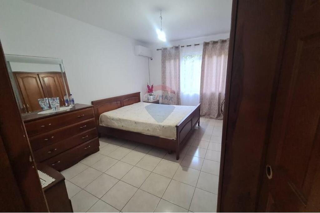Ofrohet apartament 1+1+2 me qira tek blloku Gintas