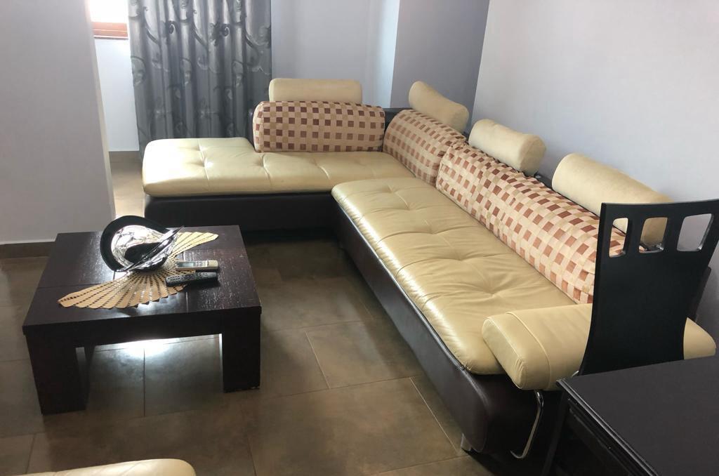 Jepet me qera Apartamenti 2+1, rruga e Dibres prane Viles Gold ( perballe Funeral Alba) 650 mije leke