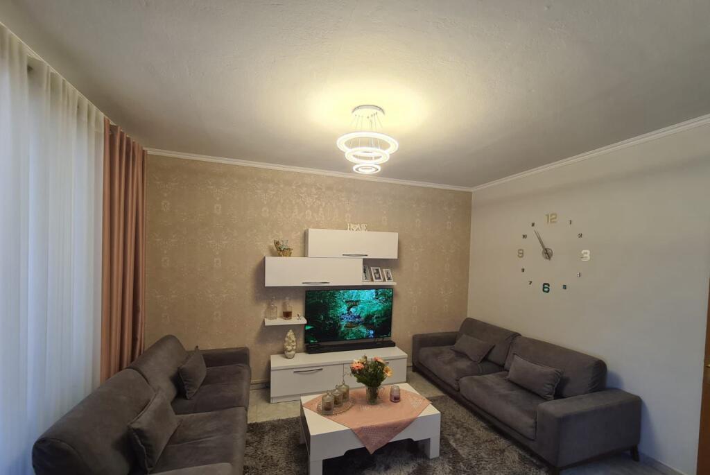 Apartment 1+1 for rent, Kongresi i Manastirit street (opposite Cajupi school) 550 thousand lek