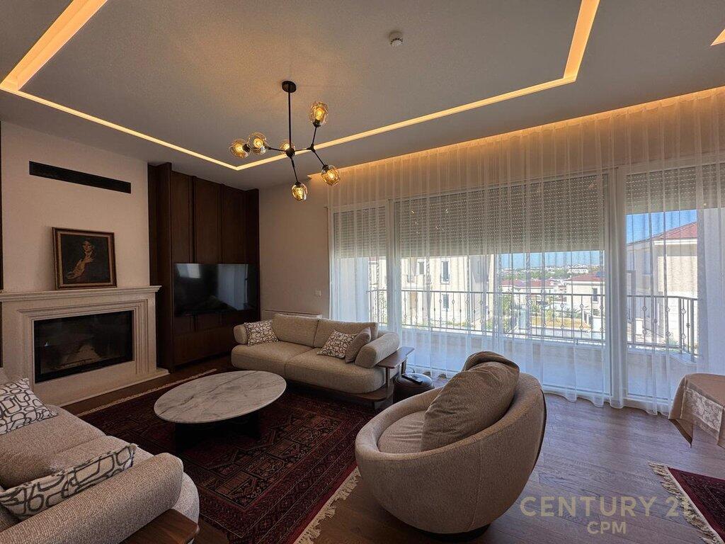 🏡 VILLA MODERNA SU 3 PIANI IN AFFITTO – COLLINA VERDE, VICINO A TEG