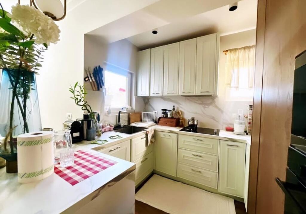 Perballe me Myslym Shyri (hyrjen), mbas Neranxit ○ SHESIM SUPER APARTAMENT 3+1