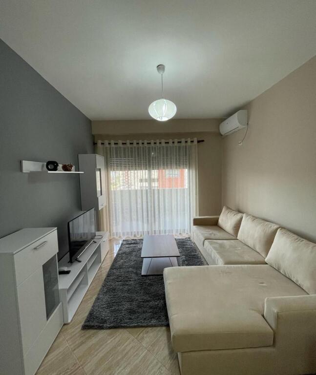 Palazzo con ingresso a freccia in affitto