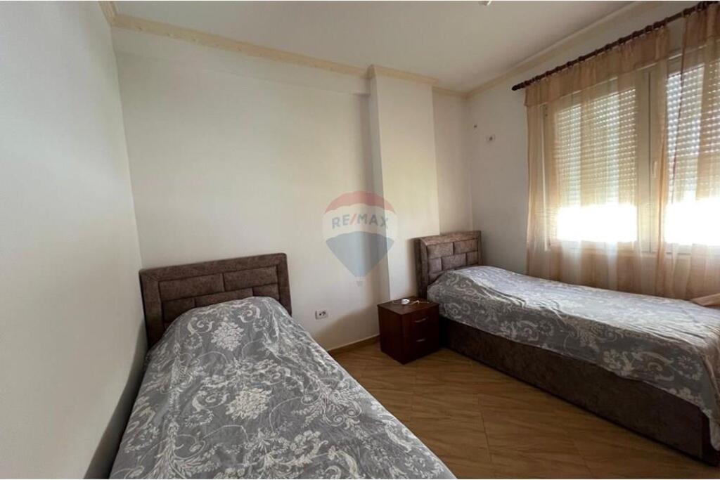 Apartament 2+1+2 Me Qira Tek Kopshti Zoologjik!
