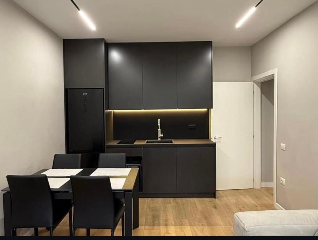 apartament 1+1 me qira te Pazari i Ri