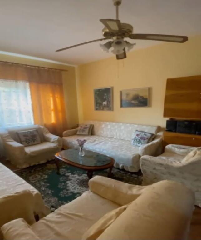APARTAMENT ME QIRA 2+1- RR FERID XHAJKO (STACIONI I TRENIT)