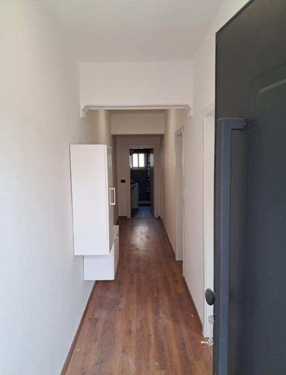 Jepet me qira apartament 2+1 prane ish Stacionit fundit te Tiranes Re