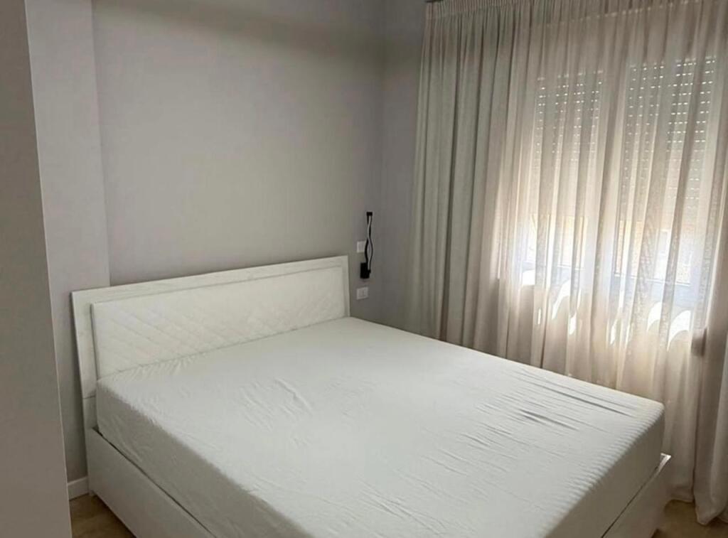 apartament 1+1 me qira te Pazari i Ri