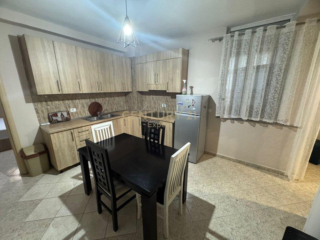 JEPET ME QIRA APARTAMENT 2+1 TEK ZOGU I ZI
