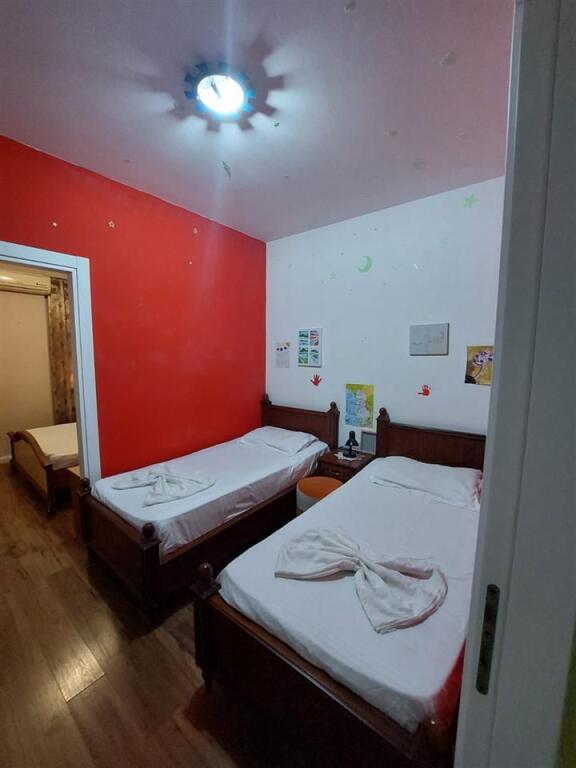 SHITET APARTAMENT 2+1 KINOSTUDIO 140.000 EURO