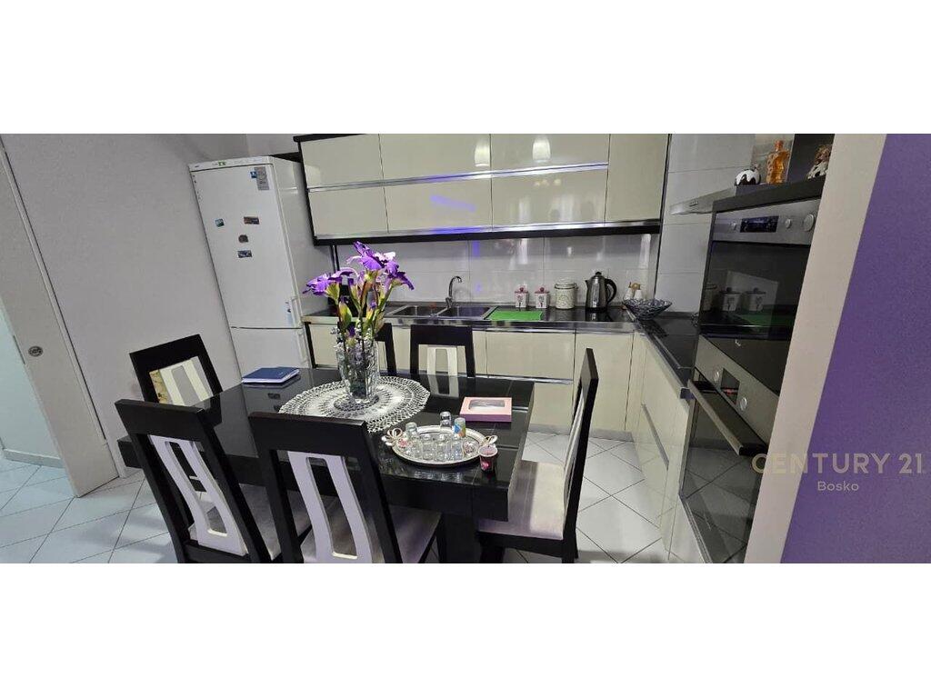 SHESIM APARTAMENT 2+1+2+ POST PARKIMI TEK KOMPLEKSI MAGNET!
