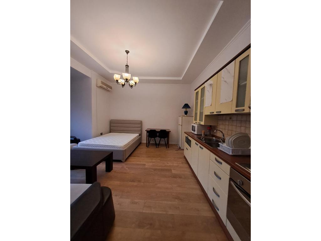 Rent, Studio Pazari i Ri.