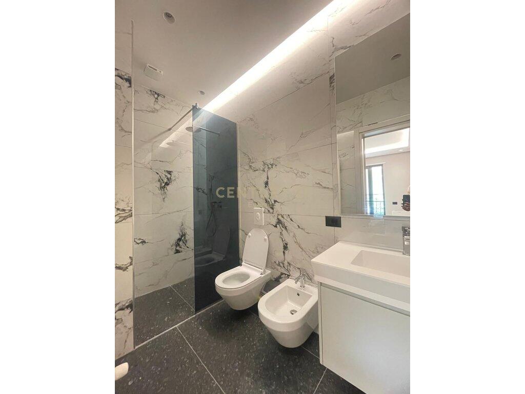 KINOSTUDIO, JAPIM APARTAMENT 2+1+2+PARKIMI ME QIRA!