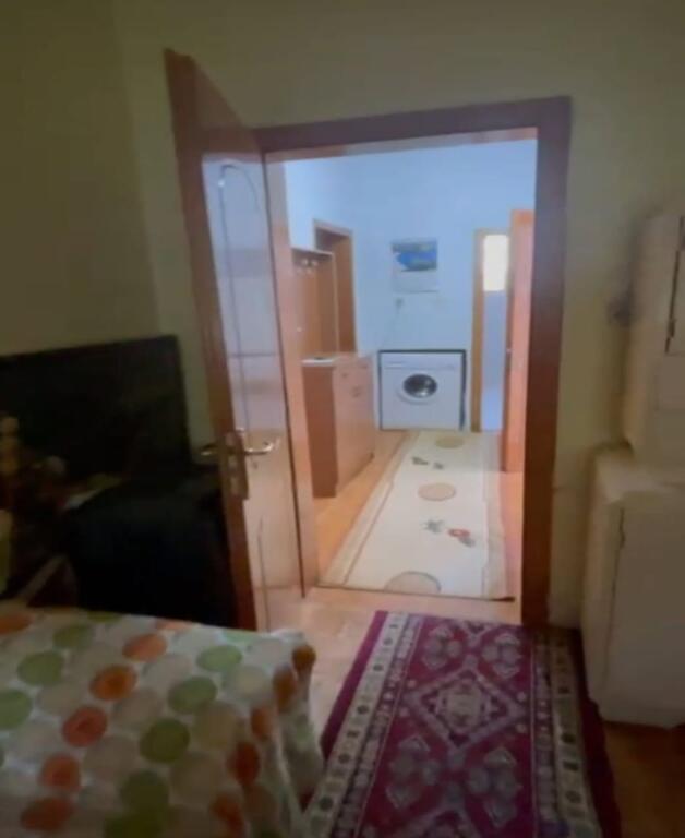 APARTAMENT ME QIRA 2+1- RR FERID XHAJKO (STACIONI I TRENIT)