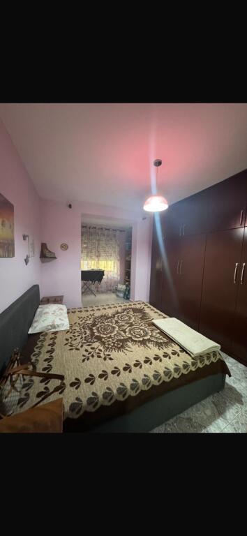 Tregu Elektrik, jepet me qera apartament 2+1!