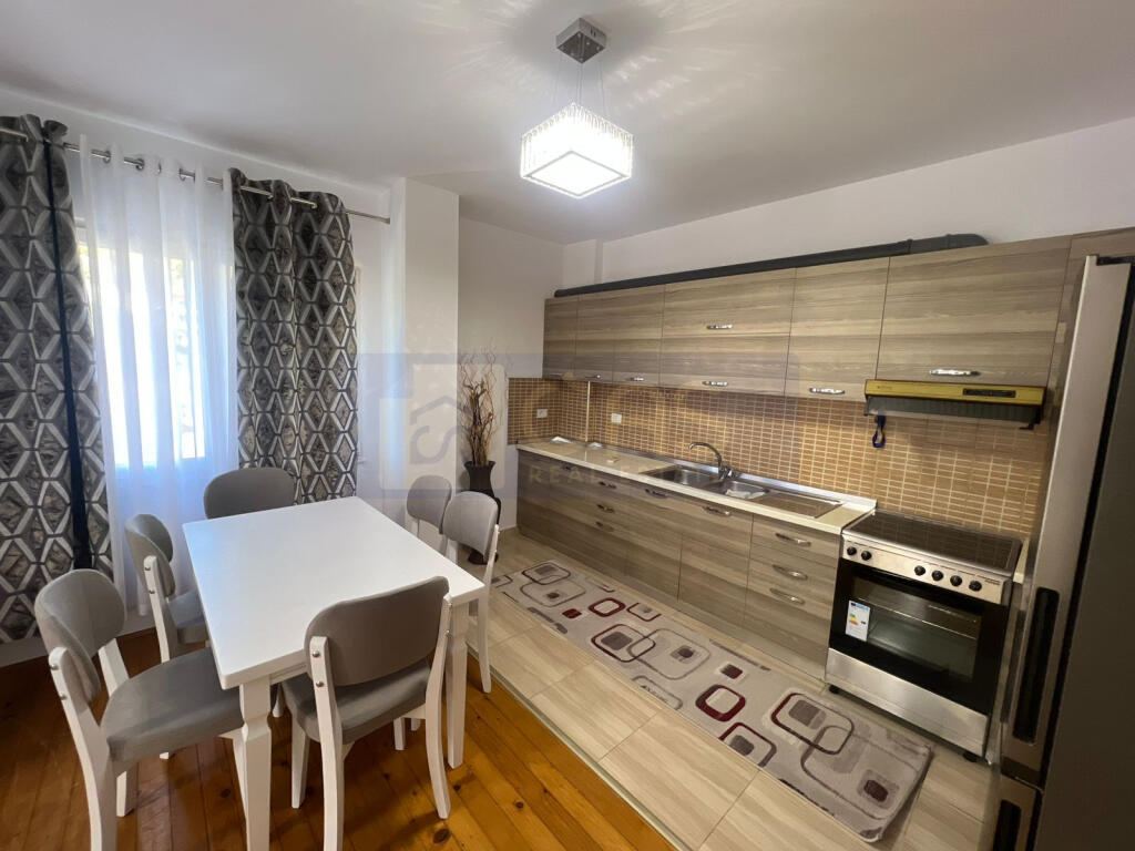 Jepet me qera apartament 2+1+2 ne Fresk.