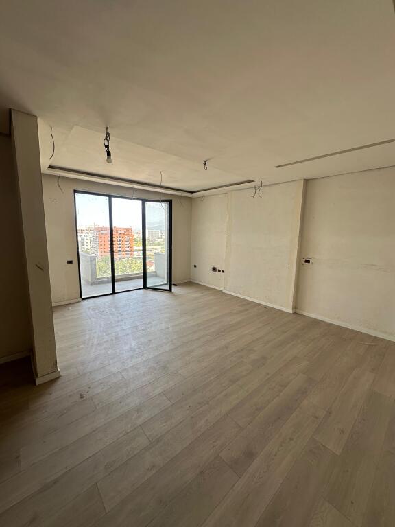 Shitet Apartament 2+1+2+2 Ballkone Kamez Rrethi Bathores