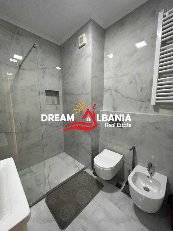 Super apartment 2+1+3 for rent with parking included at Pazari i Ri near Spar (ID 42215007)