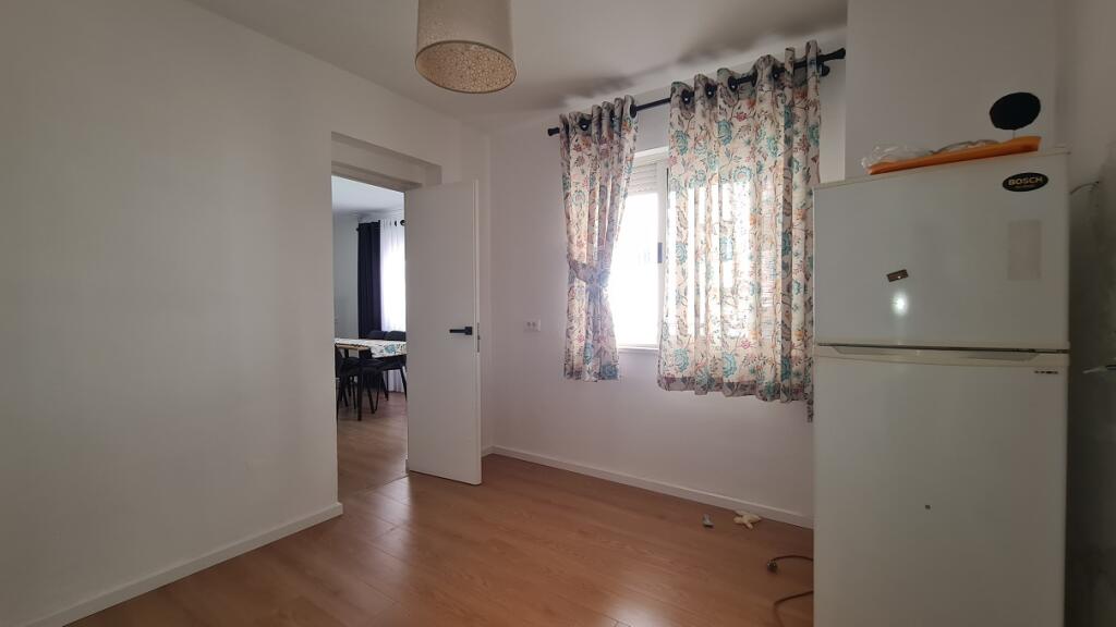 Jepet me QIRA për ZYRA apartament 3+1 tek Conad në BLLOK