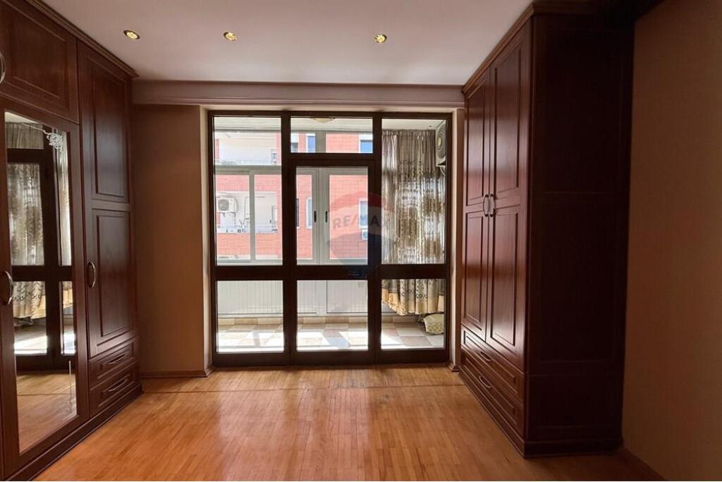 Bllok! Shitet apartament 2+1!