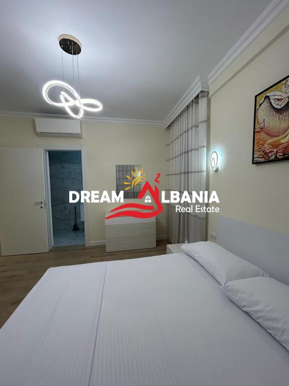 Super apartment 2+1+3 for rent with parking included at Pazari i Ri near Spar (ID 42215007)