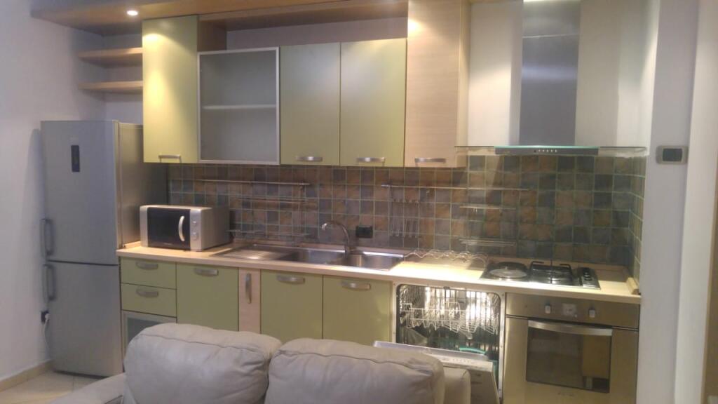 Apartament 2+1 me qira te Rruga Ferit Xhajko, prane ish Restorant Durresi