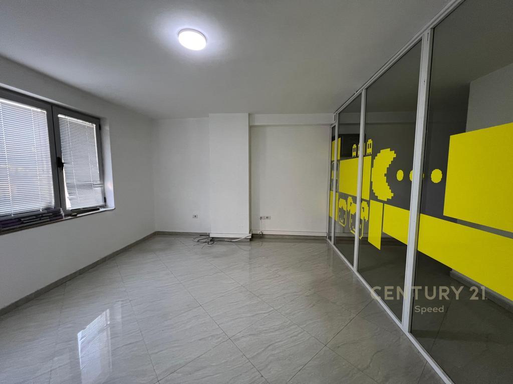 🏢 Business Premises for Rent – at 9-Katëshet, Barrikadave Street