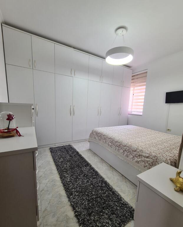 Apartment 1+1 for rent, Kongresi i Manastirit street (opposite Cajupi school) 550 thousand lek