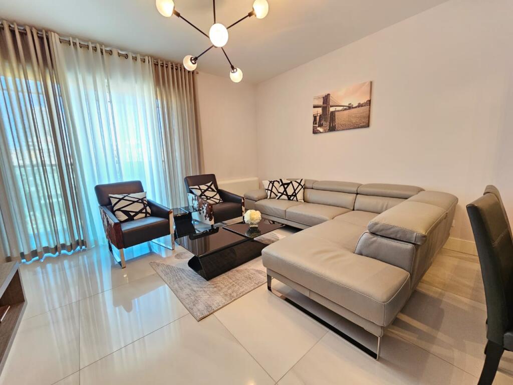 Jepet me qira Apartament 2+1 + Post Parkimi 📍 Kompleksi Ambasador 3!