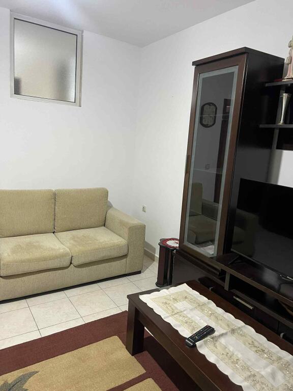 FOR RENT 2+1+2 LAPRAKE  60,000 LEKE