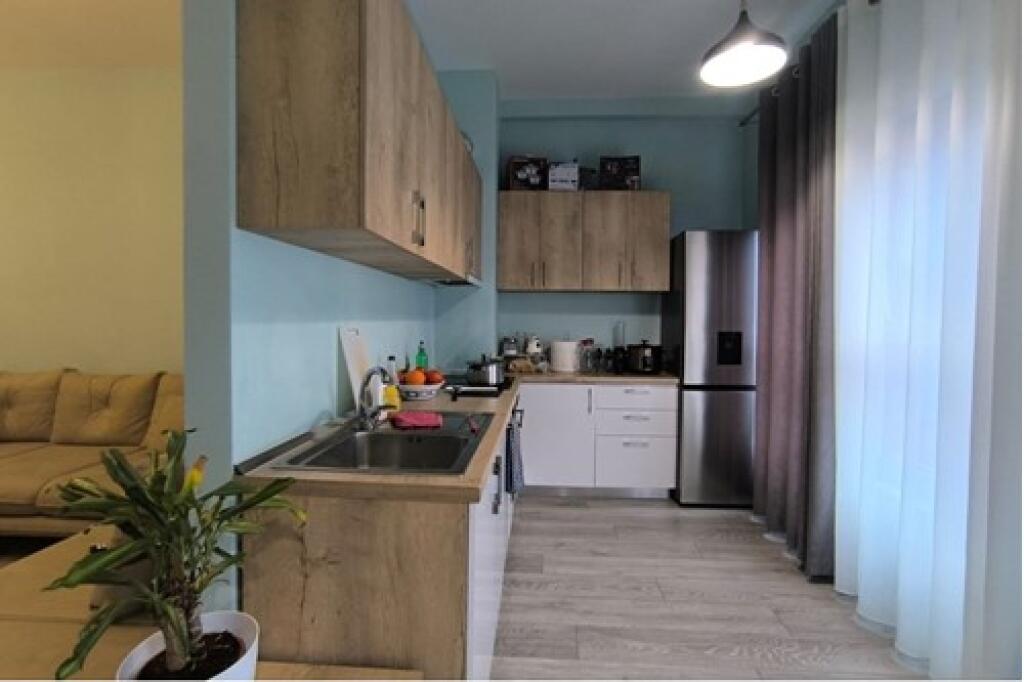 Shitet Apartament 2+1 tek Kompleksi Mangalem