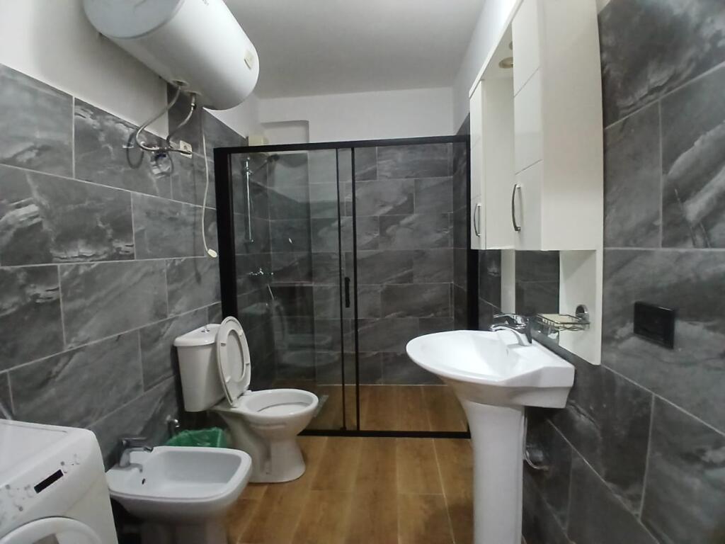 Apartment 2+1+1 with balcony for rent ⛳️near 21 Dhjetori; Globe