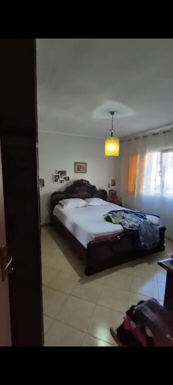 Jepet me qera apartament 2+1 te Medreseja