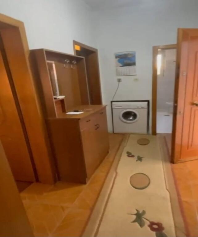 APARTAMENT ME QIRA 2+1- RR FERID XHAJKO (STACIONI I TRENIT)