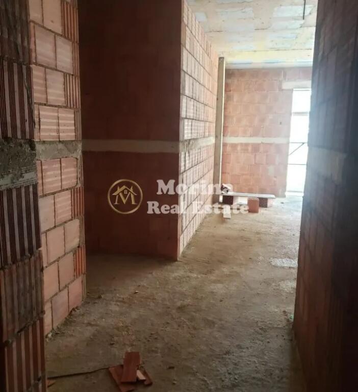 Shitet Apartament 2+ 1, te Fusha e Aviacionit, te Meis Residence, Cmimi 153510 Euro.