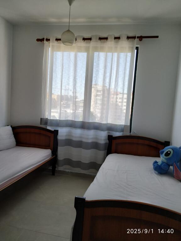 🏢Rruga e Kavajes pas Poliklinikes Nr.9 jepet me qera apartament 2+1,i mobiluar.700 EURO