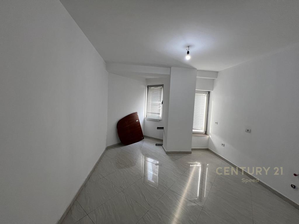 🏢 Business Premises for Rent – at 9-Katëshet, Barrikadave Street