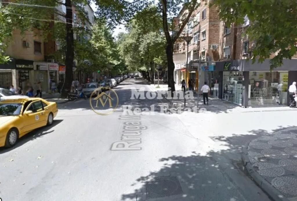Shitet Apartament 2+ 1, te Myslym Shyri, Cmimi 260000 Euro.