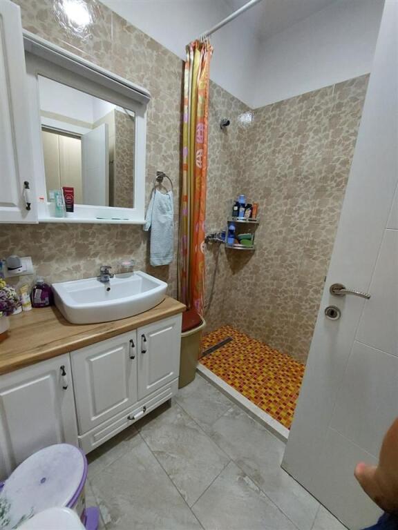 SHITET APARTAMENT 2+1 KINOSTUDIO 140.000 EURO