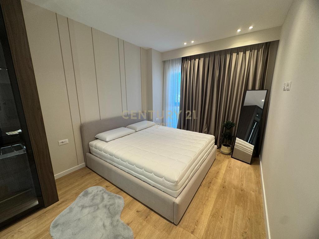 ME QIRA – APARTAMENT 2+1+2 TEK GARDEN BUILDING, Rruga e Kavajës