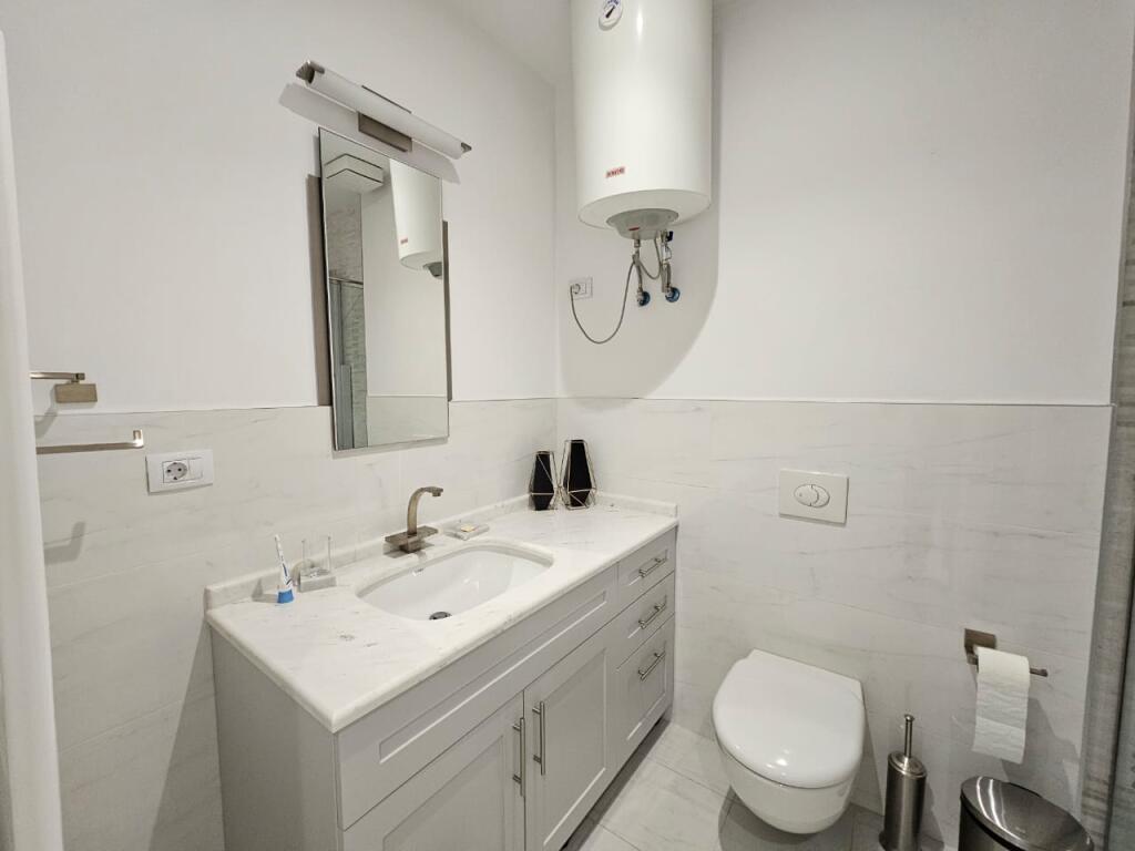 Jepet me qira Apartament 2+1 + Post Parkimi 📍 Kompleksi Ambasador 3!